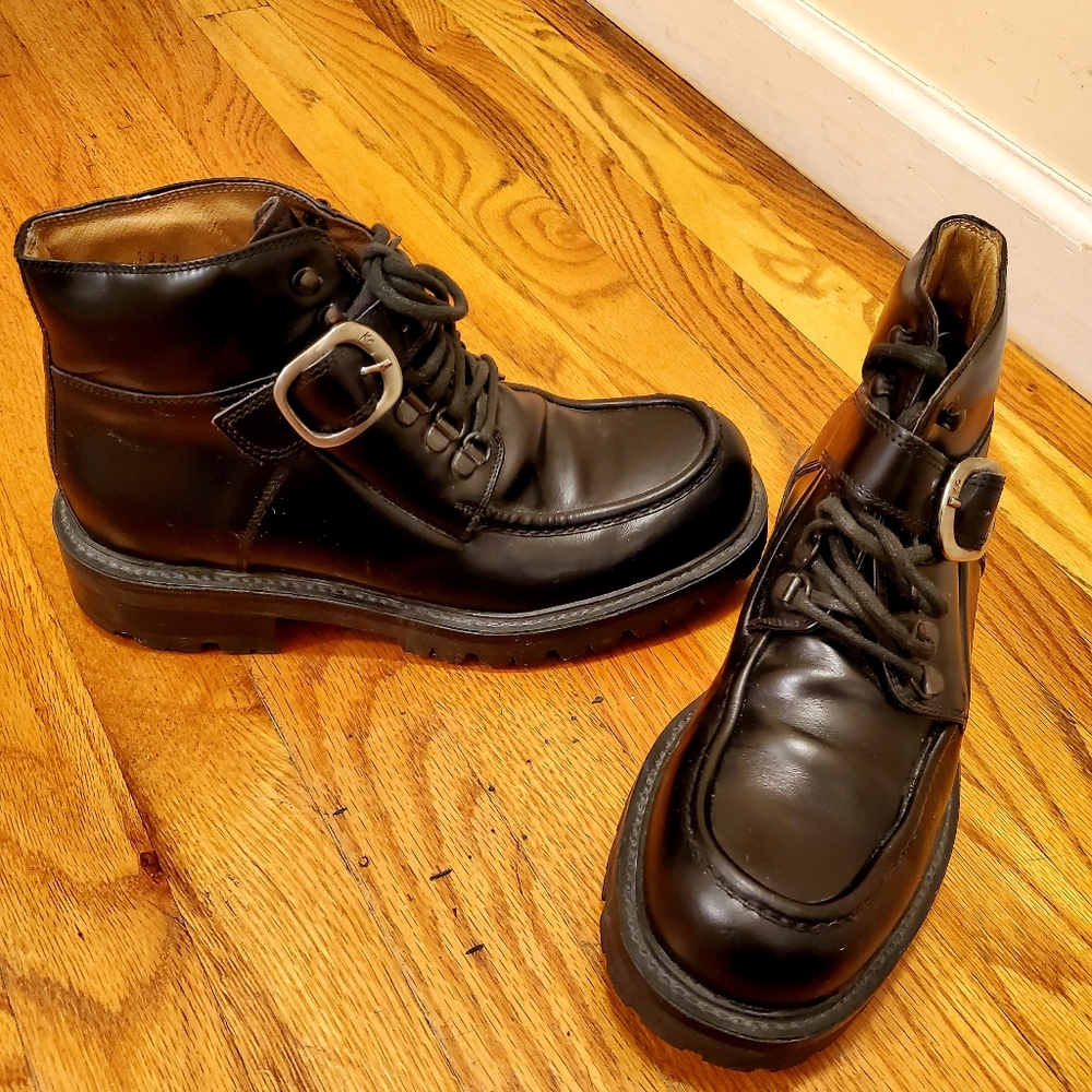 KENNETH COLE